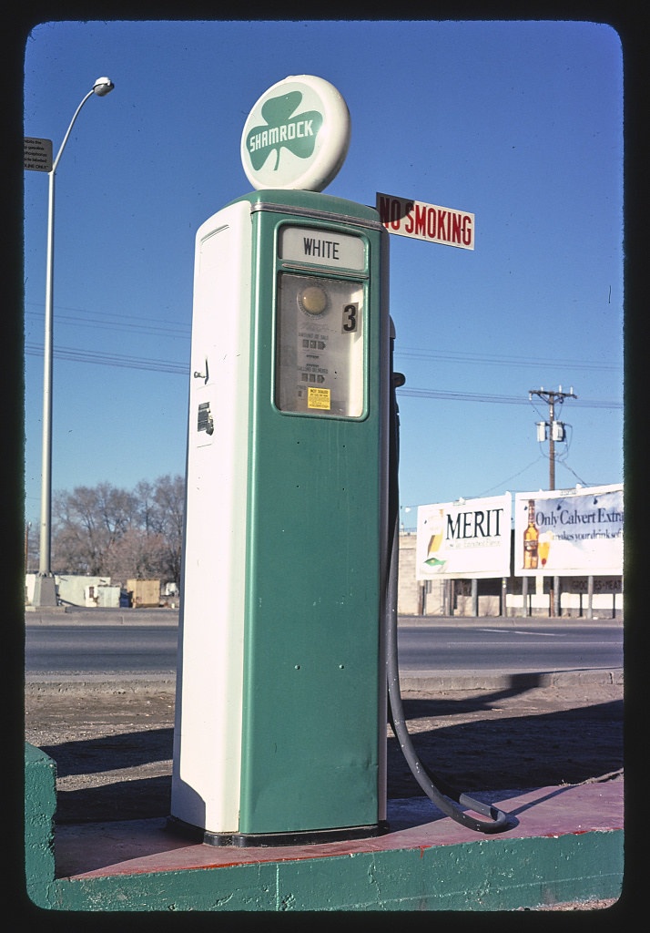 Shamrock gas pump, Bridge Boulevard, Albuquerque, New Mexico (LOC)
