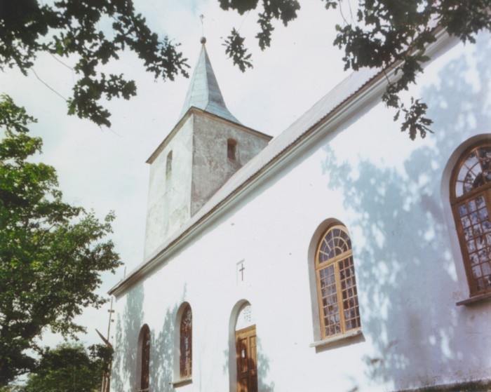 Värvifoto slaidist. Reigi kirik 1977