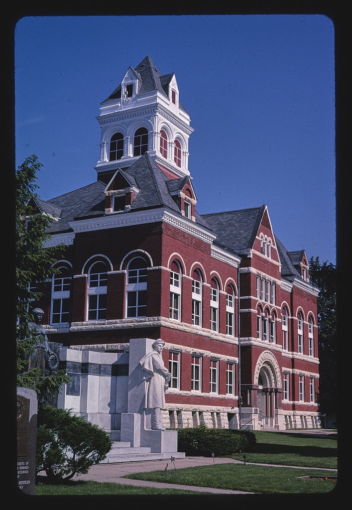 Ogle County Courthouse, angle 2, Oregon, Illinois (LOC)