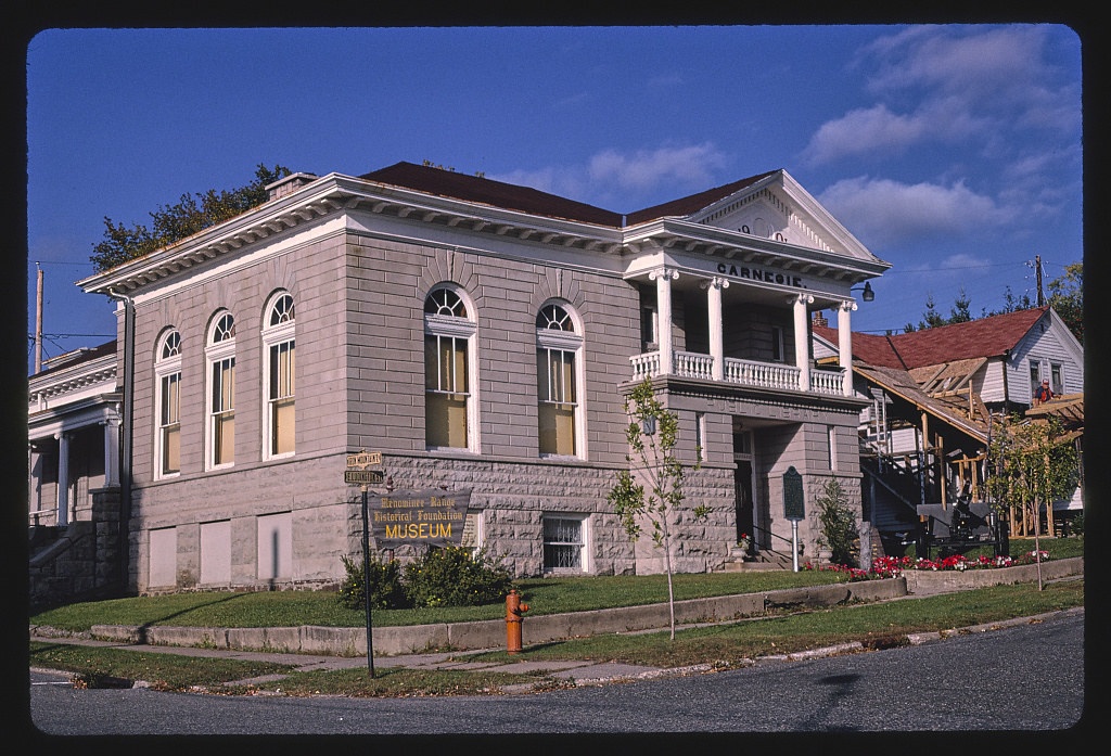 Carnegie Library (1901) (Menominee Range Historical Foundation Museum), angle 2, Iron Mountain and Ludington Streets, Iron Mountain, Michigan (LOC)