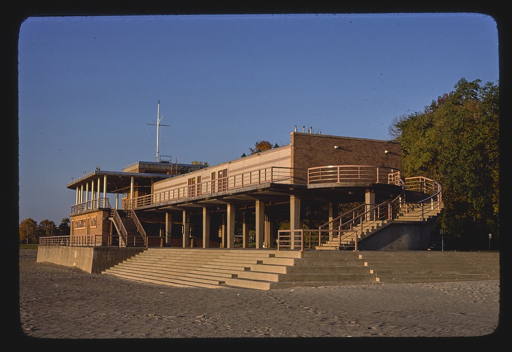 Bradford Beach Bath House, angle from right, Lincoln Memorial Drive, Milwaukee, WIsconsin (LOC)