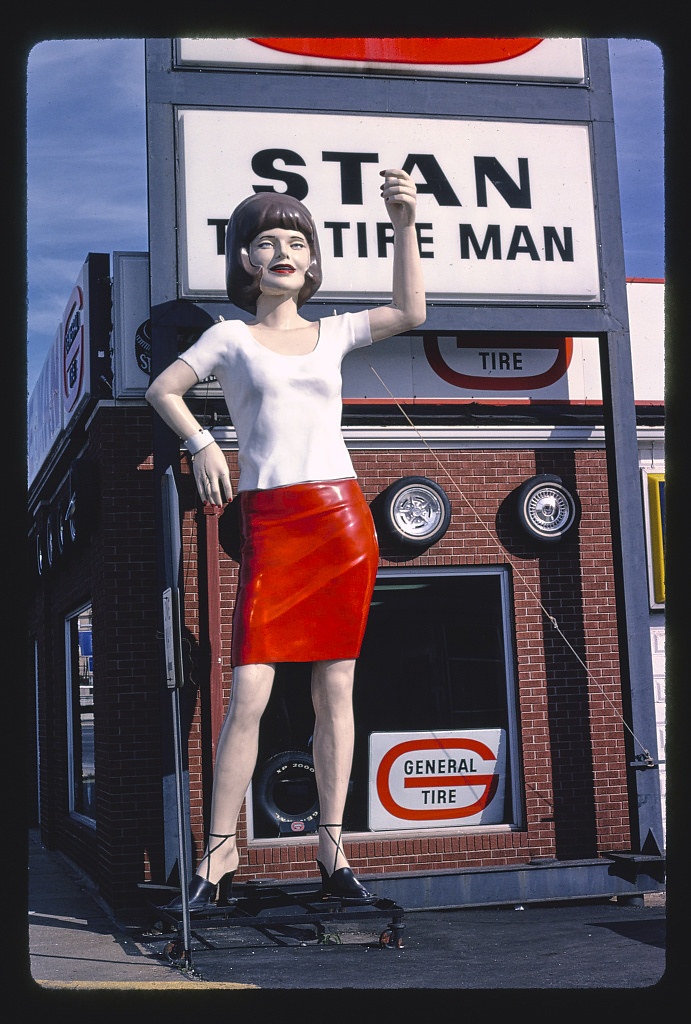 Stan The Tire Man statue, angle shot, Broadway, Mount Vernon, Illinois (LOC)