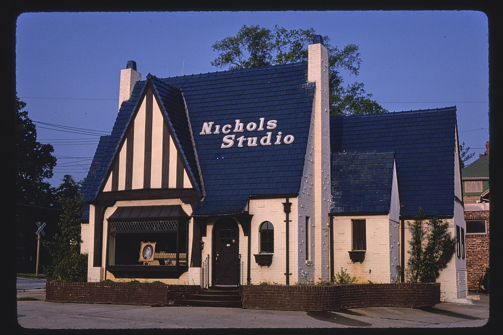 Pure gas station (Nichols Photo Studio), Calhoun Avenue, Greenwood, South Carolina (LOC)