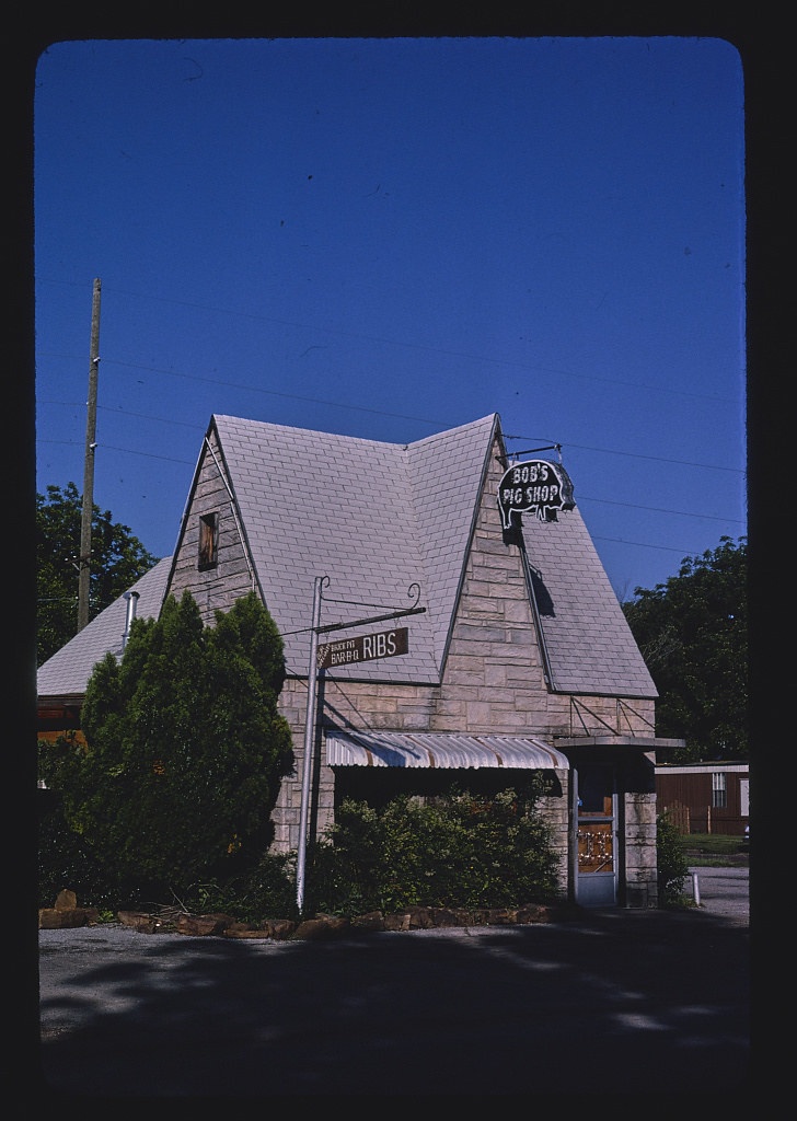 Gas station, (Bob's Pig Shop), vertical view, Route 77, Pauls Valley, Oklahoma (LOC)