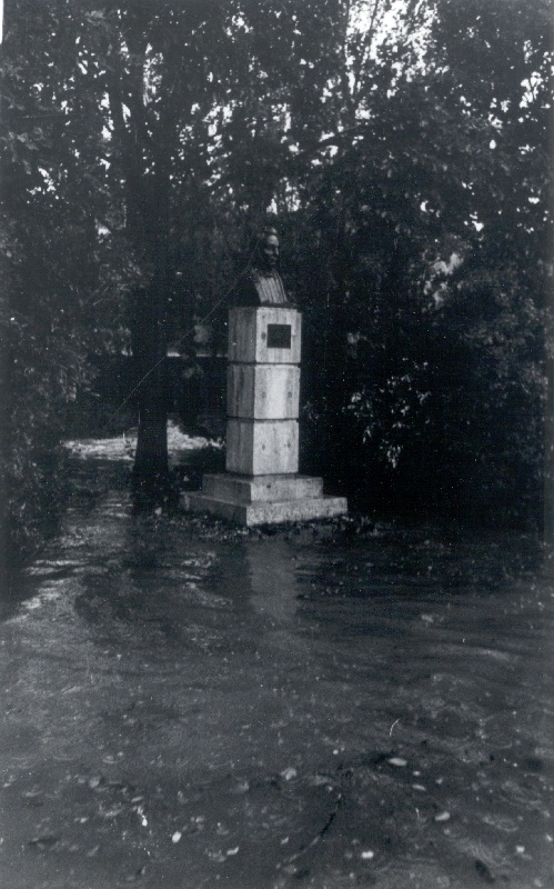 Foto. C. A. Hunniuse ausammas Haapsalus suurvee ajal. Aug. 1967.