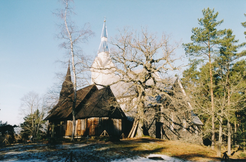 Ruhnu kirikud. Vaade SO-ist. II. 2002.