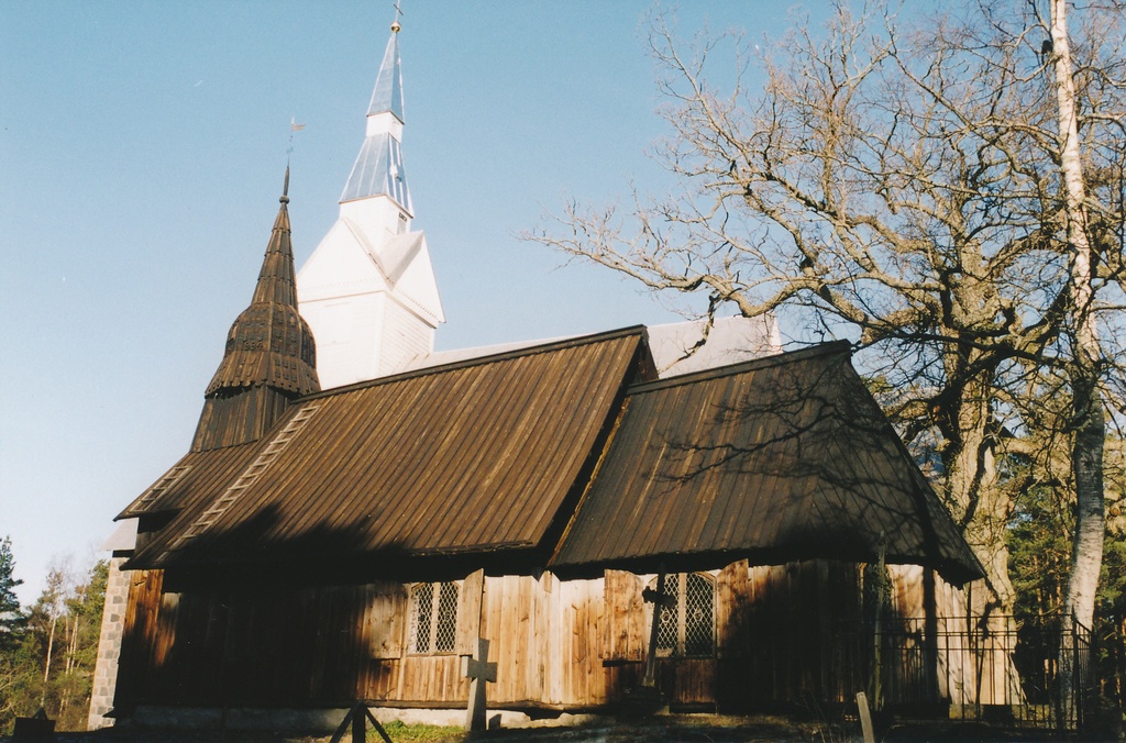Ruhnu kirikud. Vaade SSO-ist. II. 2002.