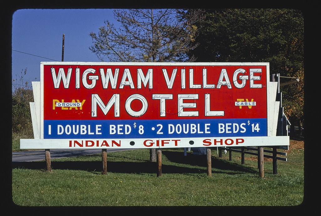 Wigwam Village Number 2 billboard, Route 31W, Cave City, Kentucky (LOC)