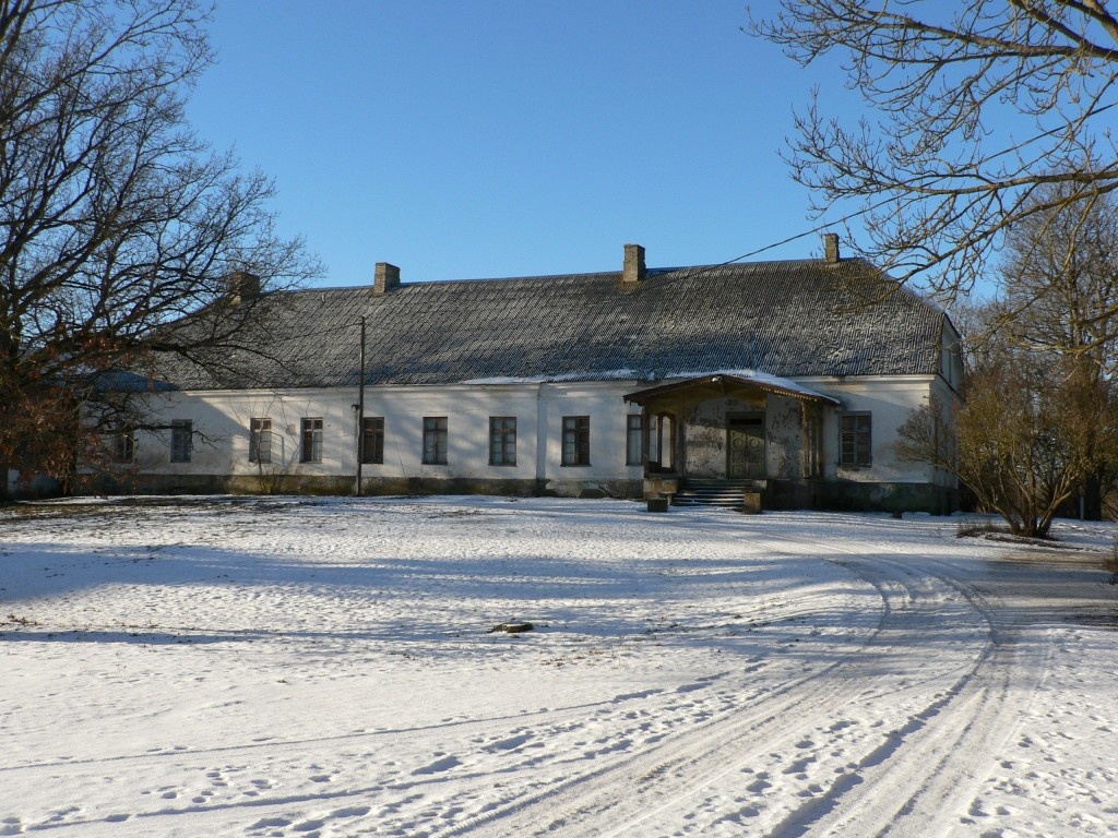 Main building of Käravete Manor