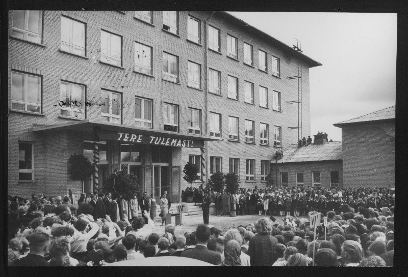 Tallinna 42. Keskkooli avamine.