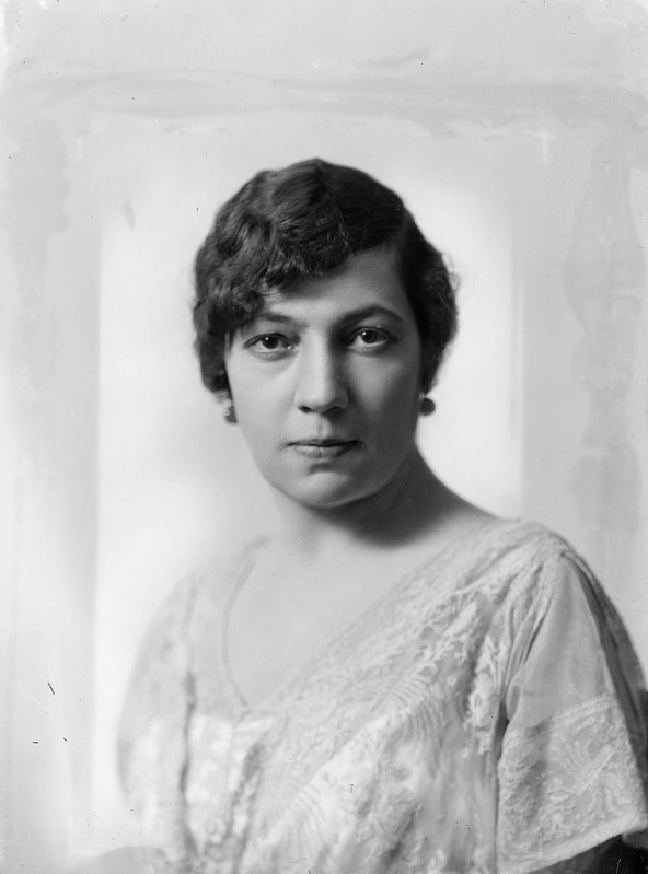Helmi Einer, portree, ca 1922