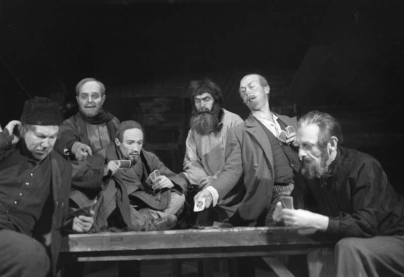 Põhjas, Draamateater, 1941, Kõverkael - Ruudu Kalk, Näitleja - Eduard Türk, Tatarlane - Leo Martin, Kleštš - Voldemar Alev, Parun - Olev Eskola, Satin - August Sunne