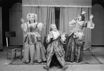 Ebahaige, Draamateater, 1936, Toinette - Ly Lasner, Argan - Aleksander Mägi, Béline - Lo Tui  similar photo