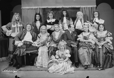 Ebahaige, Draamateater, 1936, etenduse tegelaskond - Lo Tui, Ly Lasner, lavastaja - Paul Sepp, Aleksander Mägi, Aino Talvi, Arno Suurorg, Oskar Liigand, Oskar Seliaru, Valter Sooserv, Eduard Türk, Voldemar Alev, Ruudu Kalk, Salme Reek  similar photo