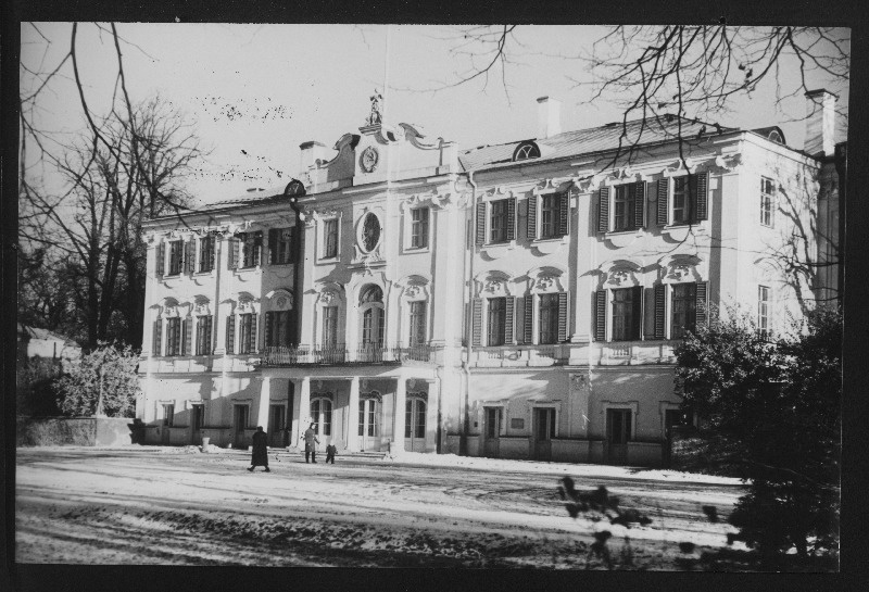 Kadrioru loss, kus asub Eesti NSV Riiklik Kunstimuuseum.