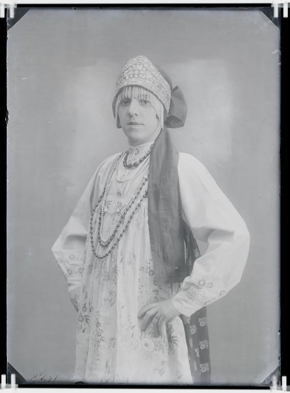 Albina Kausi, portree, ca 1923