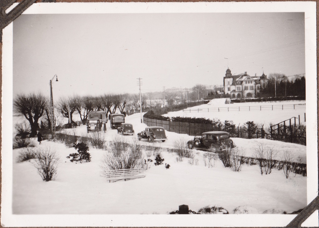 Tallinn - view of the Russalka monument, the beginning of Pirita road, Fahle villa (architekt Jacques Rosenbaum)