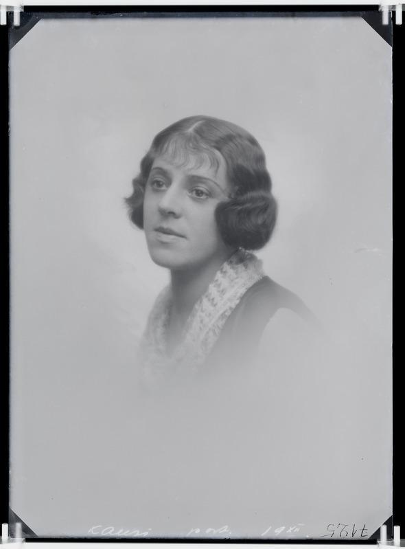 Albina Kausi, portree, ca 1923