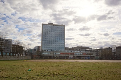 Vaade Lastestaadionilt Eesti Vabariigi Rahandusministeeriumi hoonele Tallinnas rephoto