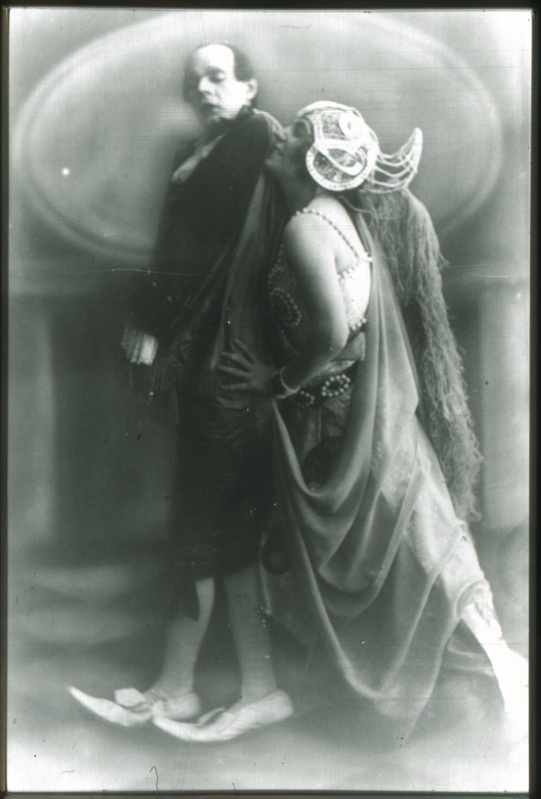 Fotorepro. "Madame Pompadour" (Leo Fall). Estonia, 1923. Joosep - Agu Lüüdik, Pompadour - Helmi Einer.