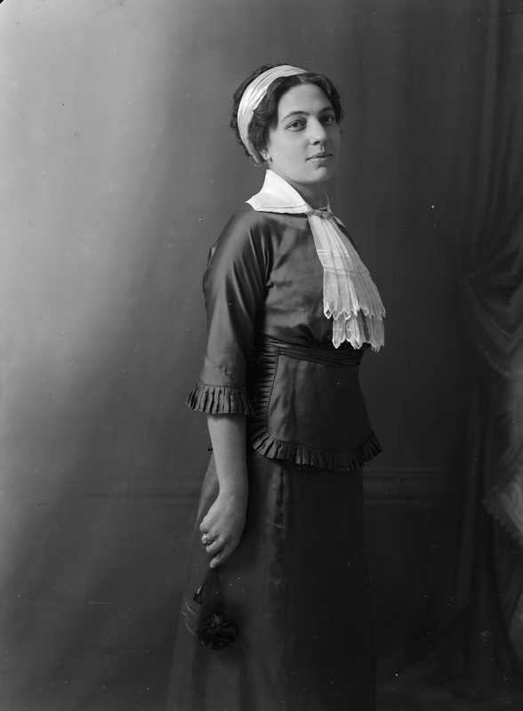 Klaasnegatiiv, Helmi Eineri täisportree (ooperilaulja), Teater Estonia 1915. a.