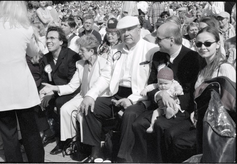 Negatiiv: Kristjan Järvi, Liilia Järvi, Neeme Järvi, Paavo Järvi, Maarika Järvi laulupeol. Foto: Kalju Suur.