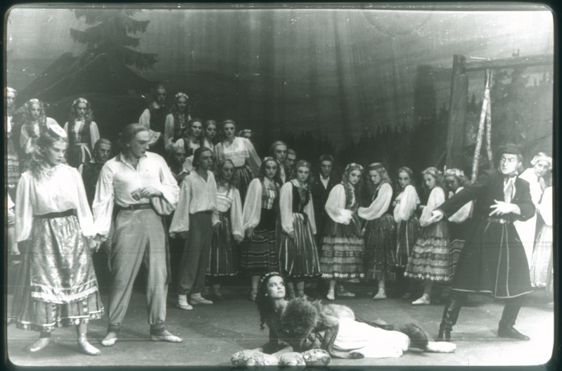 Reprofoto. "Tiina" (Lydia Auster). Estonia, 1955. Mari - Ivonne Raksnevitš, Margus - Ilmar Silla, Tiina - Helmi Puur, Kubjas - Verner Hagus.