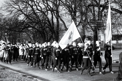 Balti Liiduvabariikide ja Valgevene NSV sanitaarsalkade võistlusest osavõtjate rongkäik.  similar photo