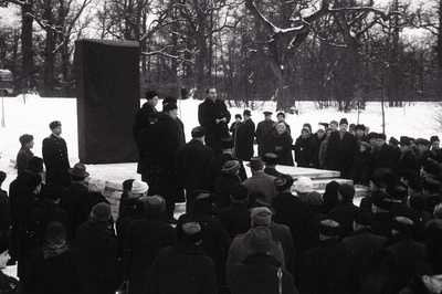 Punakaartlaste Mihkel Aitsami, Rudolf Imbergi ja Jüri Kalmuse monumendi avamine Kadriorus.  similar photo