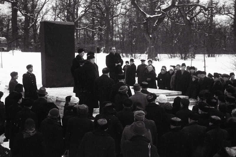 Punakaartlaste Mihkel Aitsami, Rudolf Imbergi ja Jüri Kalmuse monumendi avamine Kadriorus.