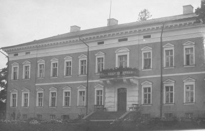 Main building of Udriku State Manor.