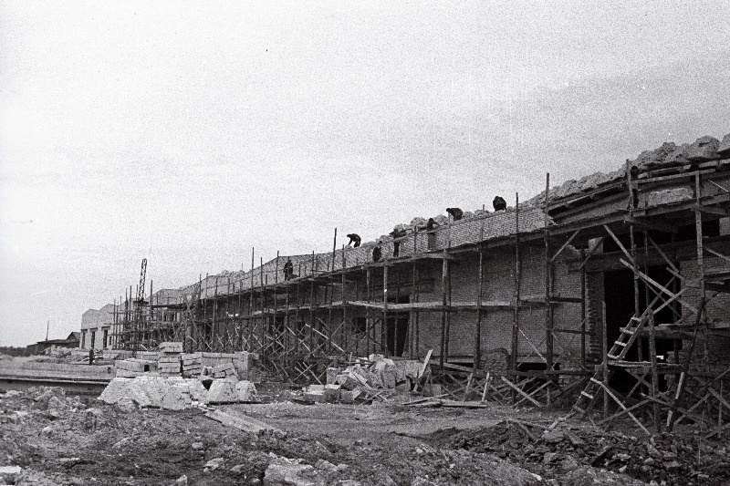 Vaade Bakaalkaupade Hulgikaubanduse Kontori laohoone ehitusele Leningradi maanteel.