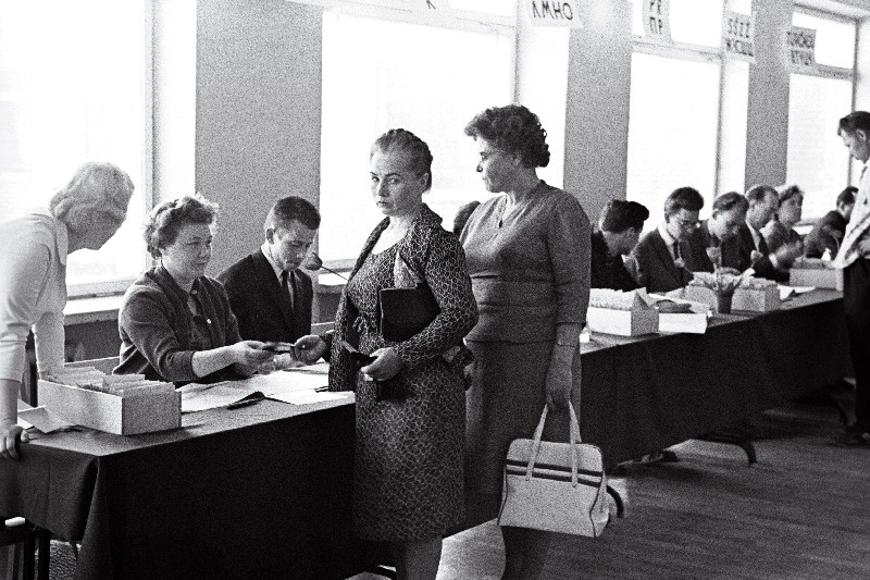 Vaade Mustamäe 44. keskkoolis asuvasse valimisjaoskonda NSV Liidu Ülemnõukogu valimiste ajal.