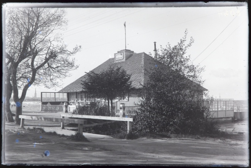 Beach Cafe Kajak Kadriorus