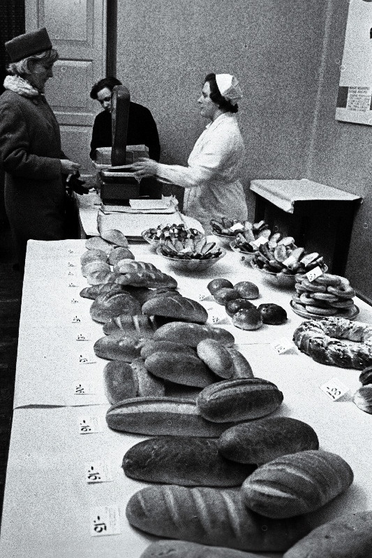 J.Kreuksi nimelise Noorsoo Kultuuripalee valijate klubis korraldatud leiva- ja saiatoodete näitusmüük.