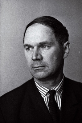 Okas, Evald - Eesti NSV Riikliku Kunstiinstituudi professor, autasustatud Lenini ordeniga.  duplicate photo