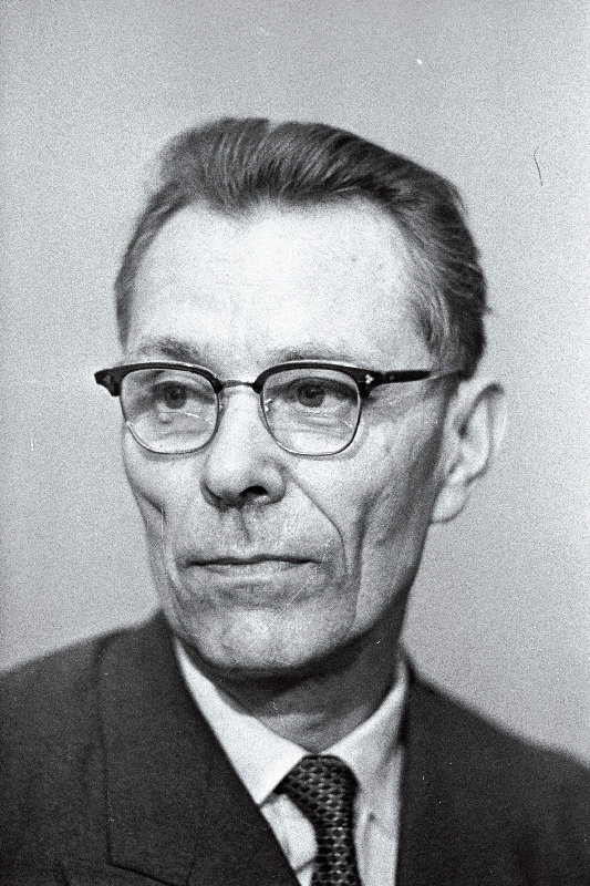 Lember, Orest - V. Kingissepa nimelise Tallinna Tselluloosi- ja Paberikombinaadi seadistaja, autasustatud Lenini ordeniga.