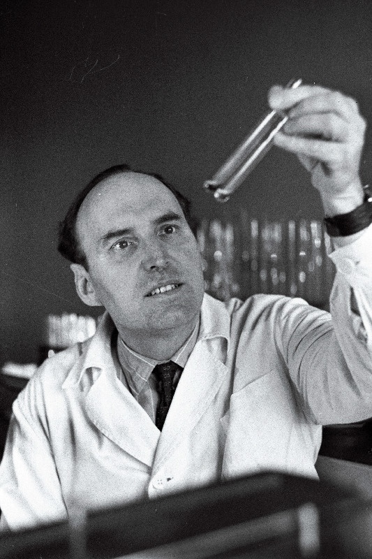 Eesti NSV TA Meditsiiniinstituudi biokeemia laboratooriumi teaduslik töötaja Einar Vagane.