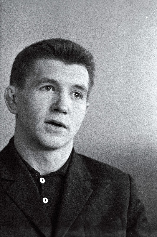 Välk, Paul- teeninduskombinaadi "Välk" kiviraiuja.