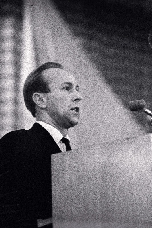 Tallinna Laevaremonditehase partei- algorganisatsiooni sekretär Vladimir Ivanov.