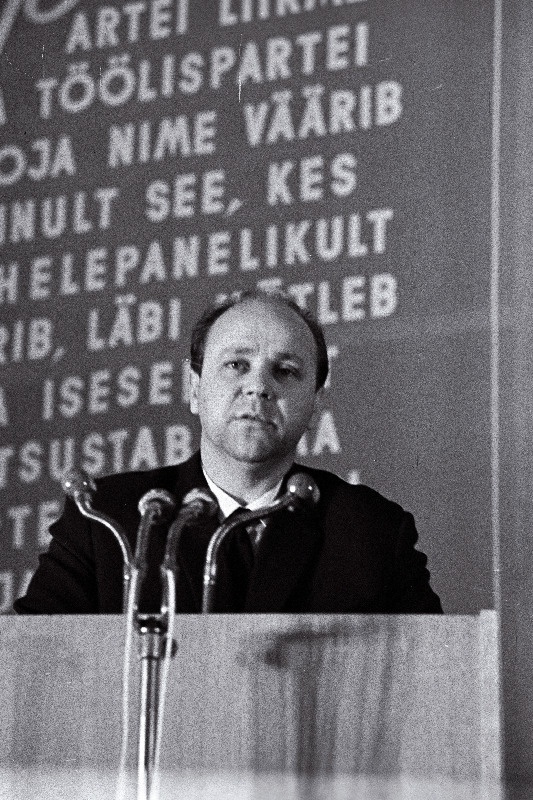 Tallinna Masinatehase direktor Pavel Grigorjev EKP Tallinna organisatsiooni XVII konverentsil esinemas.