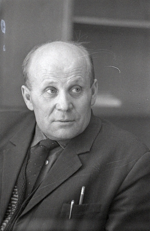 Pähklimägi, August- ENSV teeneline ajakirjanik.