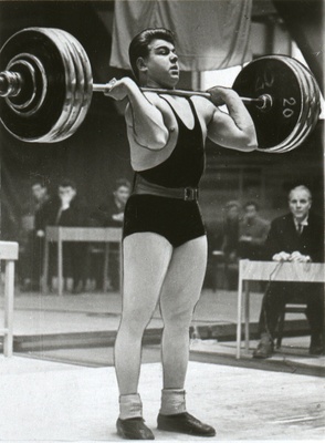 Tõstesportlane Jaan Talts.  similar photo