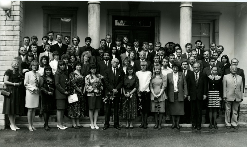 EV presidendi L. Meri vastuvõtt kõrgkoolide parimatele lõpetajatele, grupipilt, 22.juuni 1993.a.