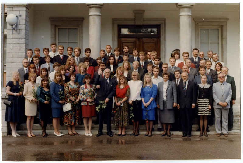EV presidendi L. Meri vastuvõtt kõrgkoolide parimatele lõpetajatele, grupipilt, 22.juuni 1993.a.