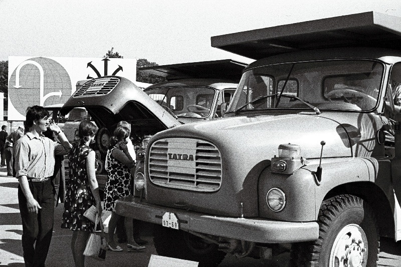Vaade Tšehhoslovakkia Sotsialistliku Vabariigi põllumajandus- ja transpordimasinate näitusele.