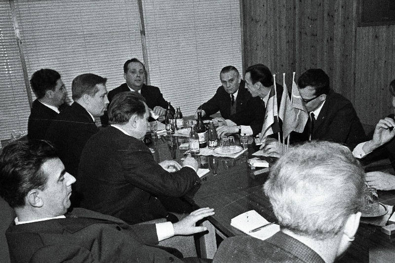 Saksamaa Sotsialistliku Ühtsuspartei Keskkomitee aparaadi delegatsioon vastuvõtul Eestimaa Kommunistliku Partei Tallinna Linnakomitees.