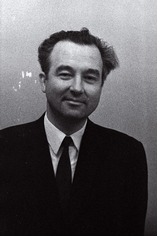 Mereste, Uno – majandusteaduse doktor, Tallinna Polütehnilise Instituudi statistika ja raamatupidamise kateedri juhataja.