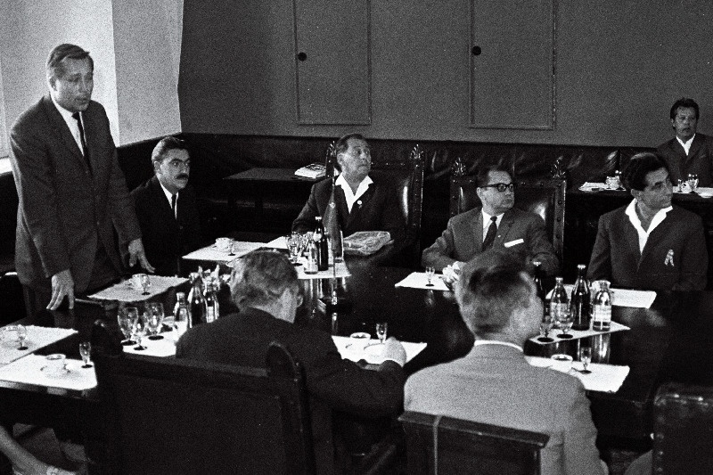 Ungari Rahvavabariigi Szolnoki komitaadi õpetajad ja ühiskonnategelased vastuvõtul Tallinna raekojas.