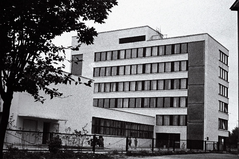 Vaade Tallinna Postitöötlemise Keskuse hoonele.